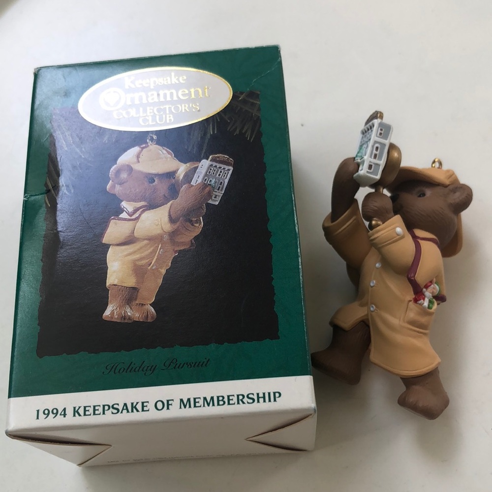 Hallmark Keepsake collectors club 1994 Holiday Pursuit ornament